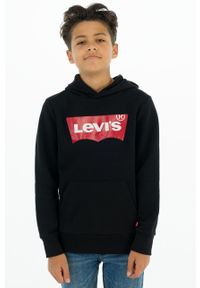 Levi's® - Levi's Bluza dziecięca kolor czarny z kapturem z nadrukiem. Okazja: na spotkanie biznesowe. Typ kołnierza: kaptur. Kolor: czarny. Materiał: dzianina. Wzór: nadruk. Styl: biznesowy #1