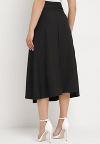Born2be - Czarna Rozkloszowana Spódnica Midi Plisowana z Klamerką Faelannia. Kolor: czarny. Styl: elegancki