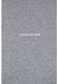 Calvin Klein Jeans Sukienka kolor szary midi dopasowana. Typ kołnierza: golf. Kolor: szary. Materiał: lycra, dzianina. Długość rękawa: długi rękaw. Wzór: gładki. Typ sukienki: dopasowane. Długość: midi #5