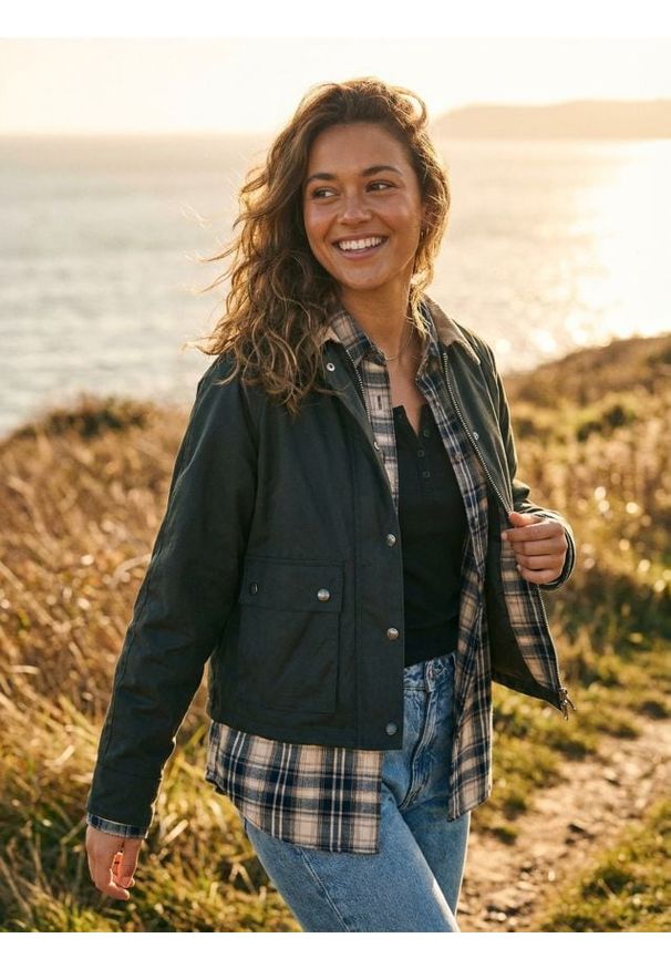 Sinsay - Kurtka z kołnierzykiem i kieszeniami - czarny. Kolor: czarny