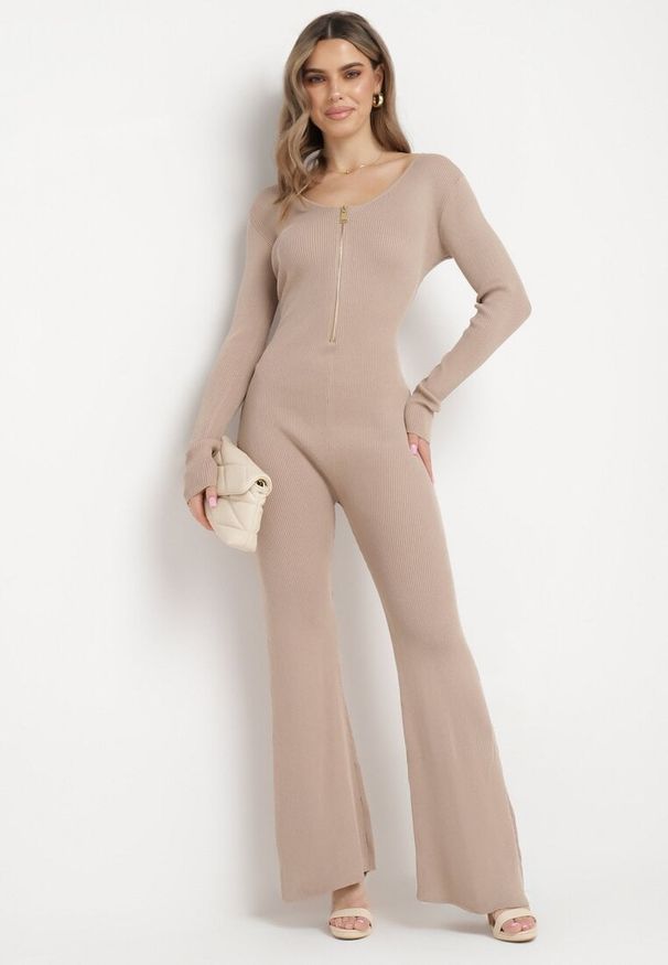 Born2be - Beżowy Wiskozowy Kombinezon Bodycon z Prążkowaniem i Suwakiem Alnorema. Kolor: beżowy. Materiał: wiskoza, prążkowany. Styl: elegancki