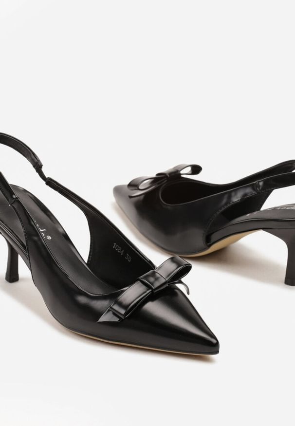 Born2be - Czarne Sandały na Szpilce z Okrytą Piętą i Kokardką Aeviana. Okazja: na co dzień, na randkę. Zapięcie: pasek. Kolor: czarny. Sezon: lato. Obcas: na szpilce. Styl: casual, elegancki, klasyczny. Wysokość obcasa: średni