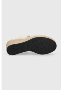 Calvin Klein klapki WEDGE 50HH - HE damskie kolor biały na koturnie HW0HW01498. Kolor: biały. Materiał: materiał, skóra, guma, włókno. Wzór: nadruk. Obcas: na koturnie #4