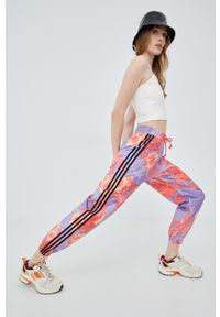 adidas Originals spodnie dresowe HC4597 damskie wzorzyste. Stan: podwyższony. Materiał: dresówka #1