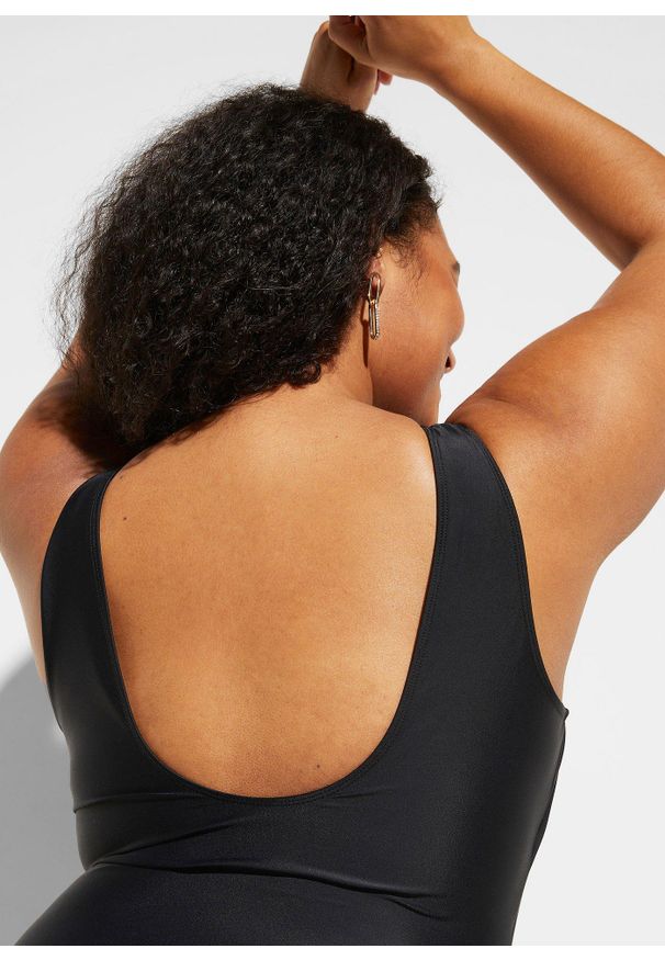 bonprix - Kostium kąpielowy z marszczeniem, lekki stopień modelowania sylwetki. Kolor: czarny. Materiał: materiał