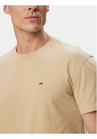 Tommy Jeans T-Shirt DM0DM22504 Beżowy Regular Fit. Kolor: beżowy. Materiał: bawełna #5