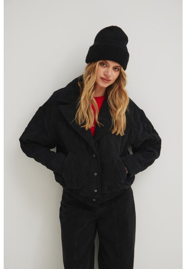 Marsala - Sztruksowa kurtka bomberka w kolorze DEEP BLACK - PHANTOM-L. Okazja: na co dzień. Materiał: sztruks. Sezon: zima, jesień. Styl: klasyczny, elegancki, casual