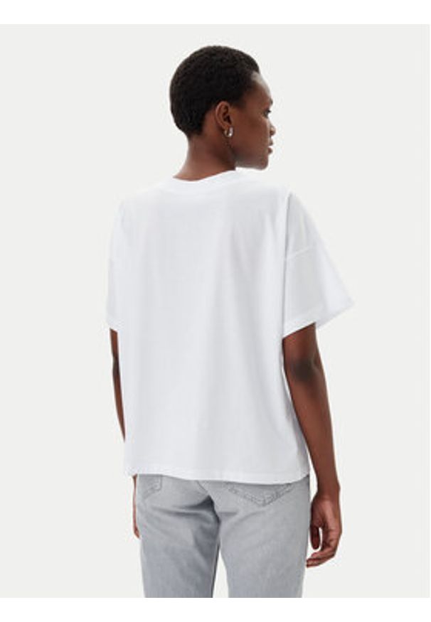 ViCOLO T-Shirt UD0005 Biały Relaxed Fit. Kolor: biały. Materiał: bawełna