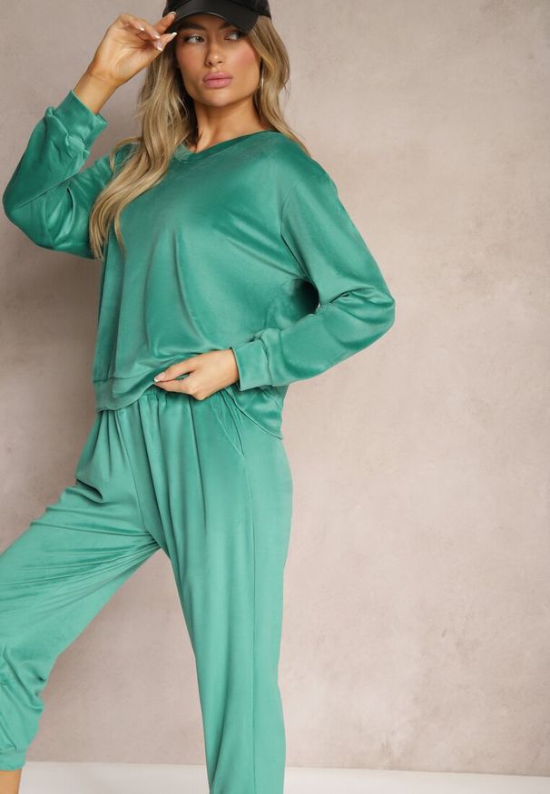 Renee - Zielony Komplet Dresowy z Weluru Luźna Bluza z Dekoltem w V i Elastyczne Spodnie z Kieszeniami Esparkia. Kolor: zielony. Materiał: dresówka, welur
