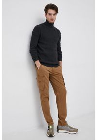 Sisley Sweter z domieszką wełny męski kolor czarny z golfem. Okazja: na co dzień. Typ kołnierza: golf. Kolor: czarny. Materiał: wełna. Długość rękawa: długi rękaw. Długość: długie. Styl: casual #3