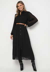 Born2be - Czarna Plisowana Sukienka o Koszulowym Kroju z Dodatkowym Paskiem Mialessa. Okazja: na co dzień. Kolor: czarny. Materiał: materiał. Typ sukienki: koszulowe. Styl: casual, klasyczny, elegancki