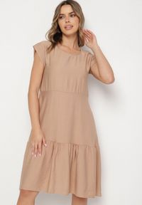 Born2be - Jasnobrązowa Wiskozowa Sukienka o Rozkloszowanym Kroju Lizena. Okazja: na imprezę, na co dzień. Kolor: brązowy. Materiał: wiskoza. Sezon: wiosna, lato. Styl: casual, klasyczny #6