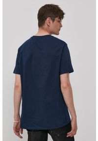 Levi's® - Levi's T-shirt męski kolor granatowy z nadrukiem. Okazja: na spotkanie biznesowe, na co dzień. Kolor: niebieski. Materiał: dzianina. Wzór: nadruk. Styl: biznesowy, casual #4