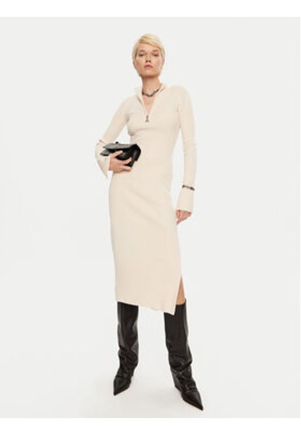 Patrizia Pepe Sukienka dzianinowa 2A2848 K214 Écru Regular Fit. Materiał: syntetyk