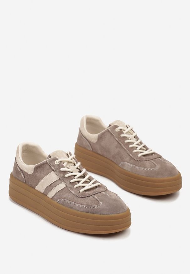 Born2be - Jasnobrązowe Zamszowe Sneakersy na Grubej Podeszwie z Paskami i Skórzaną Wkładką Felenne. Okazja: na co dzień. Zapięcie: pasek. Kolor: brązowy. Materiał: zamsz, skóra. Wzór: paski