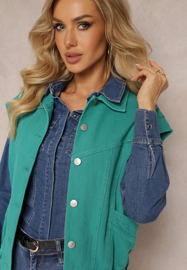 Renee - Zielona Jeansowa Kamizelka z Bawełny Zapinana na Guziki z Kieszeniami Yevani. Kolor: zielony. Materiał: bawełna, jeans