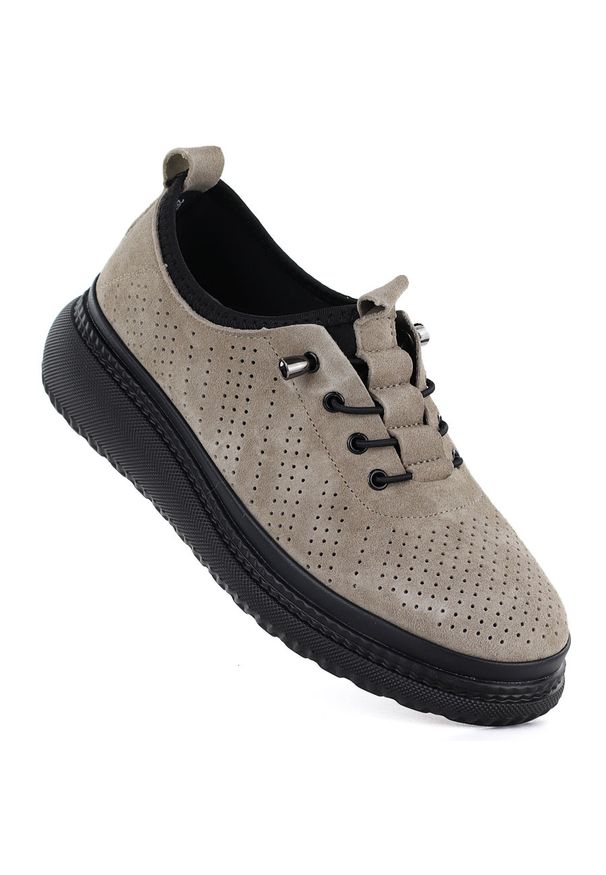 Skórzane półbuty ażurowe na platformie fango Jezzi 26PB18-135. Materiał: skóra. Szerokość cholewki: normalna. Wzór: ażurowy. Obcas: na platformie