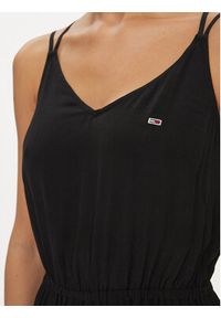 Tommy Jeans Sukienka letnia Essential DW0DW17936 Czarny Regular Fit. Kolor: czarny. Materiał: wiskoza. Sezon: lato #5