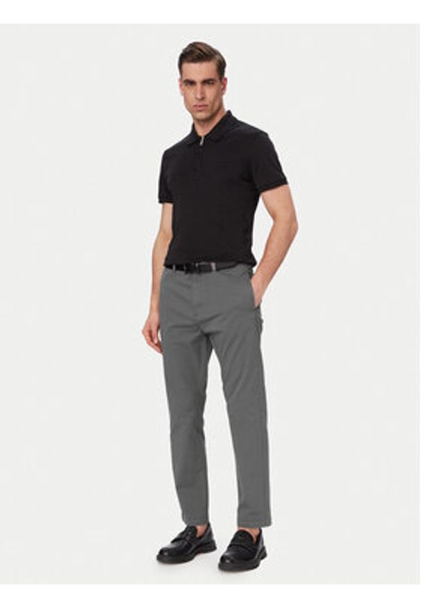 Hugo - HUGO Chinosy David251D 50530886 Szary ciemny Slim Fit. Kolor: szary. Materiał: bawełna