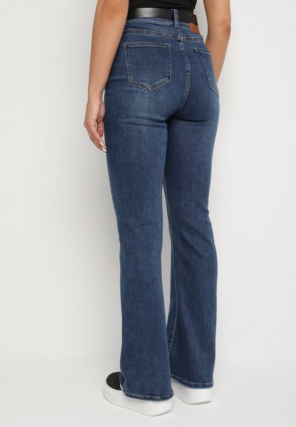 Born2be - Niebieskie Jeansy Typu Dzwony z Wysokim Stanem Finvanna. Okazja: na spacer. Stan: podwyższony. Kolor: niebieski. Styl: elegancki, sportowy, klasyczny