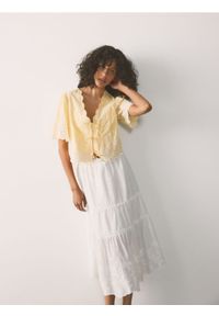 Reserved - Spódnica z ażurowym wzorem - biały. Kolor: biały. Materiał: bawełna, tkanina. Wzór: ażurowy #1