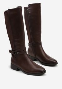 Born2be - Brązowe Kozaki Typu Bikery z Klamrami Tiovelda. Okazja: na co dzień. Zapięcie: klamry. Kolor: brązowy. Materiał: skóra. Styl: casual, elegancki #3