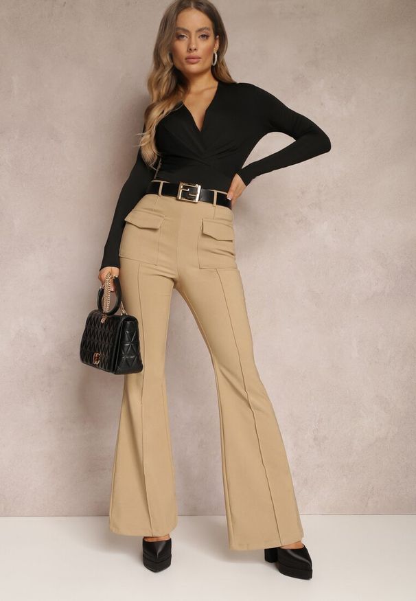 Renee - Beżowe Spodnie Dzwony High Waist Fani. Okazja: na co dzień. Stan: podwyższony. Kolor: beżowy. Wzór: aplikacja. Styl: casual