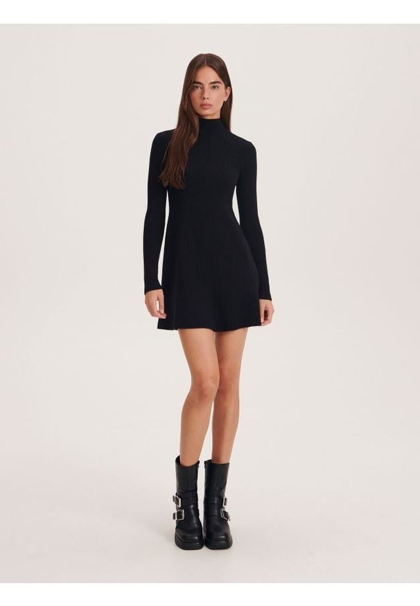 Reserved - Dzianinowa sukienka mini - czarny. Kolor: czarny. Materiał: dzianina. Długość: mini