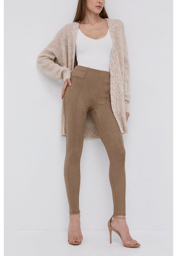 Spanx Spodnie damskie kolor beżowy gładkie. Kolor: beżowy. Materiał: dzianina. Wzór: gładki