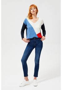 MOODO - Jeansy typu regular. Materiał: jeans. Wzór: gładki #1