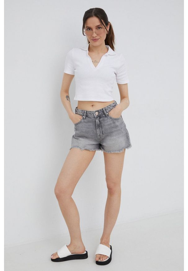 only - Only szorty jeansowe damskie kolor szary gładkie high waist. Okazja: na co dzień. Stan: podwyższony. Kolor: szary. Materiał: jeans. Wzór: gładki. Styl: casual