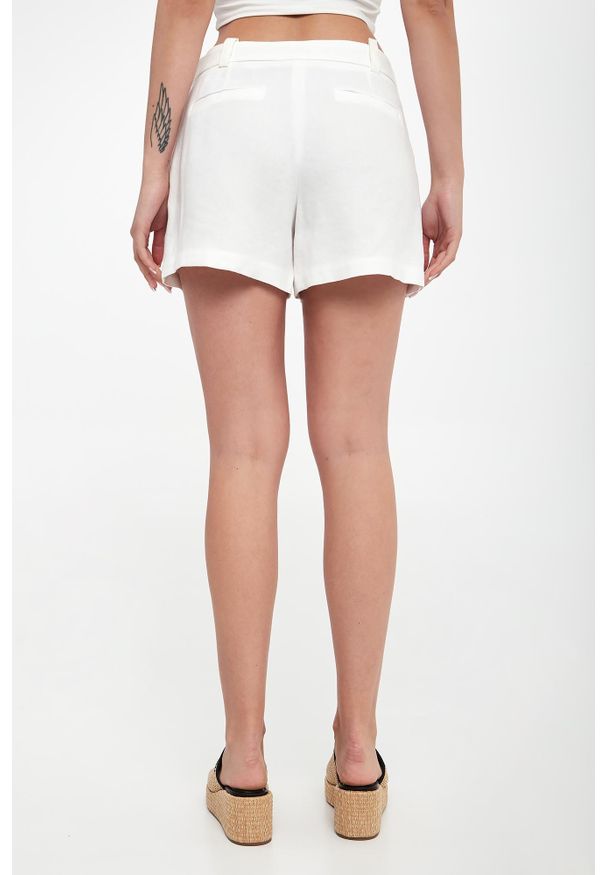 Elisabetta Franchi - Szorty damskie lniane ELISABETTA FRANCHI. Materiał: len