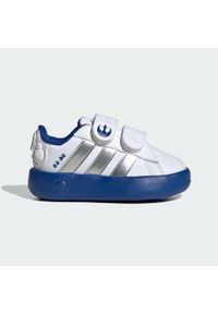 Buty Adidas Star Wars Grand Court 2.0 Infants. Kolor: szary, niebieski, wielokolorowy, biały. Wzór: motyw z bajki. Sport: turystyka piesza, tenis