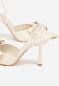 Born2be - Beżowe Sandały na Szpilce Typu Slingback z Kokardą Liorafera. Okazja: na co dzień. Kolor: beżowy. Materiał: jeans. Wzór: aplikacja. Obcas: na szpilce. Styl: casual #4