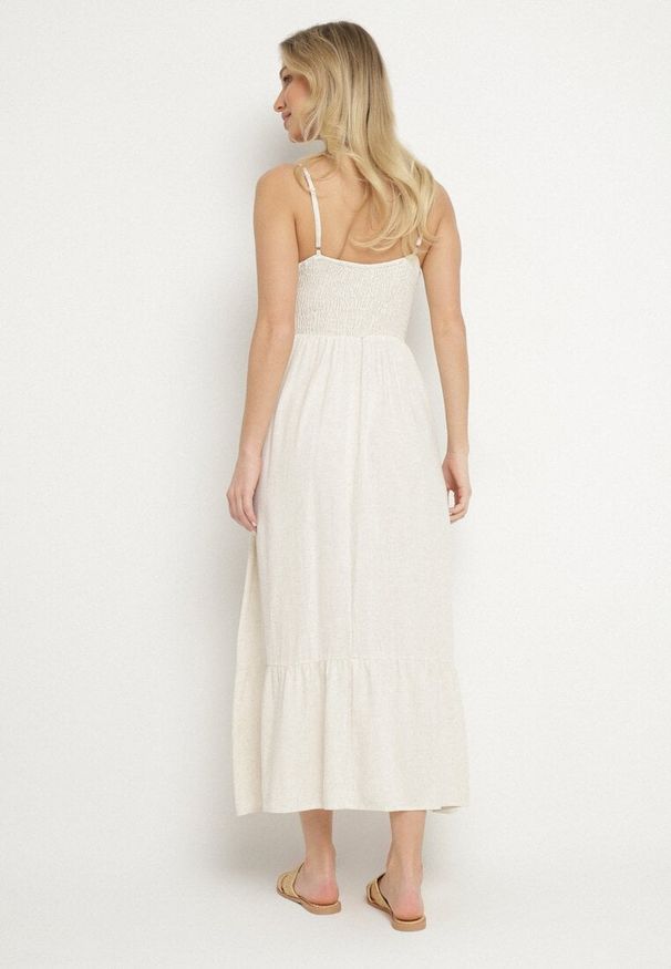 Born2be - Biała Kopertowa Sukienka z Lnem Wiskozą i Haftem Miliova. Okazja: na co dzień. Kolor: biały. Materiał: wiskoza, len. Długość rękawa: na ramiączkach. Wzór: haft. Sezon: lato. Typ sukienki: kopertowe. Styl: casual