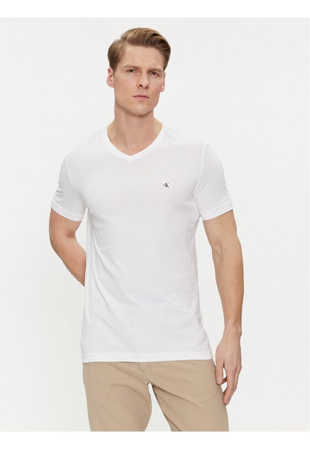 Calvin Klein Jeans T-Shirt Embro Badge J30J325212 Biały Slim Fit. Kolor: biały. Materiał: bawełna