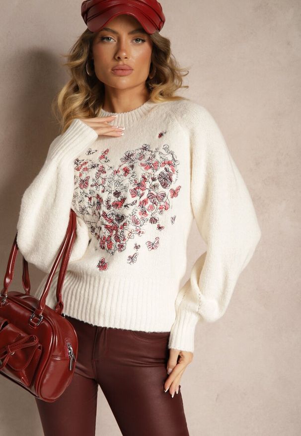 Renee - Jasnobeżowy Sweter z Bawełną i Wzorem w Motyle Galedi. Okazja: na co dzień. Kolor: beżowy. Materiał: bawełna. Styl: elegancki, casual