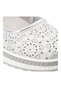 Półbuty damskie S.Barski, ze skóry naturalnej licowej ażurowy kwiatowy wzór lekka podeszwa komfortowe casual, srebrne, LR61-7038. Okazja: na co dzień. Kolor: srebrny. Materiał: skóra. Wzór: ażurowy, kwiaty. Styl: casual #5