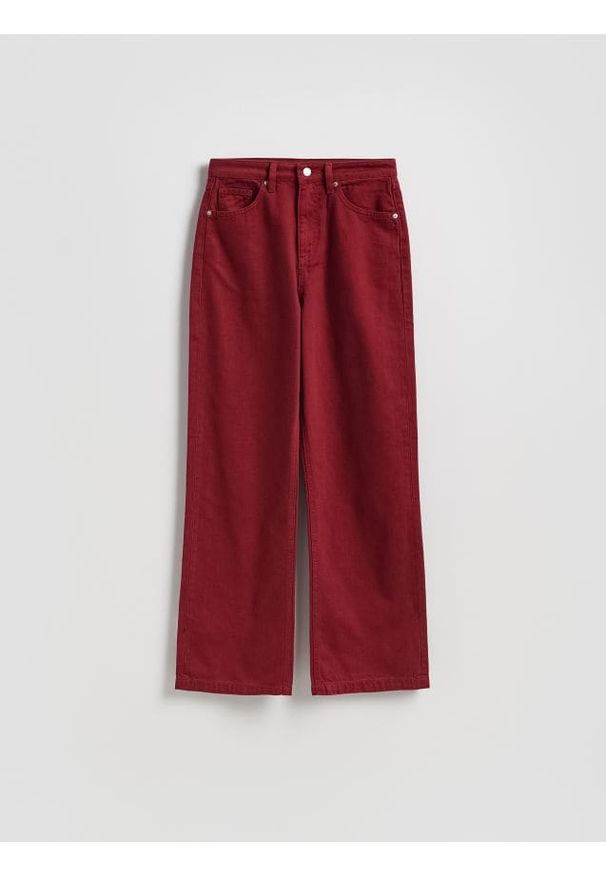 Reserved - Jeansy straight fit - czerwony. Kolor: czerwony