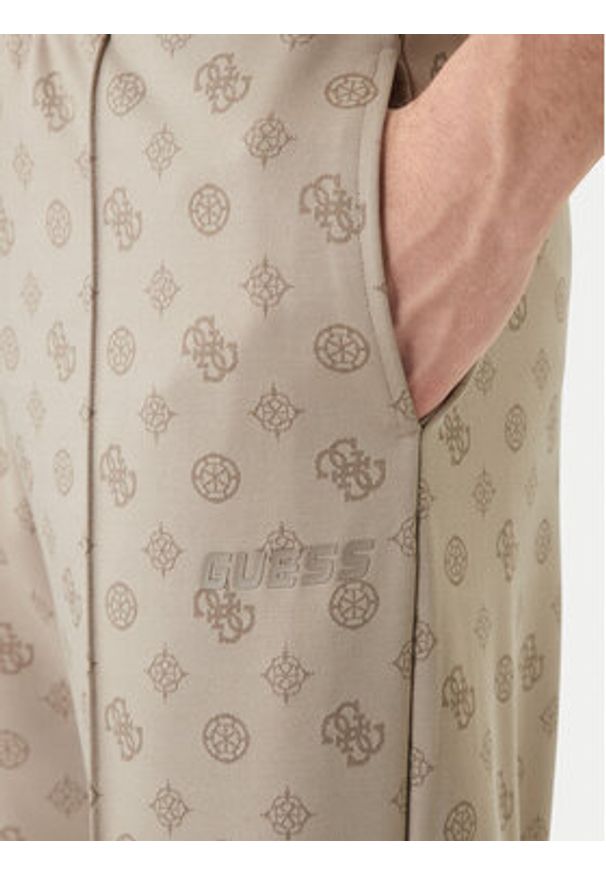 Guess Spodnie dresowe Z6GB03 K2850 Beżowy Regular Fit. Kolor: beżowy. Materiał: syntetyk