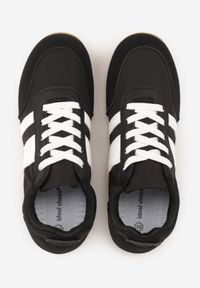 Renee - Czarne Sneakersy w Stylu Klasycznych Tenisówek z Marszczeniem z Tyłu Aiglise. Okazja: na co dzień. Kolor: czarny. Materiał: jeans #9