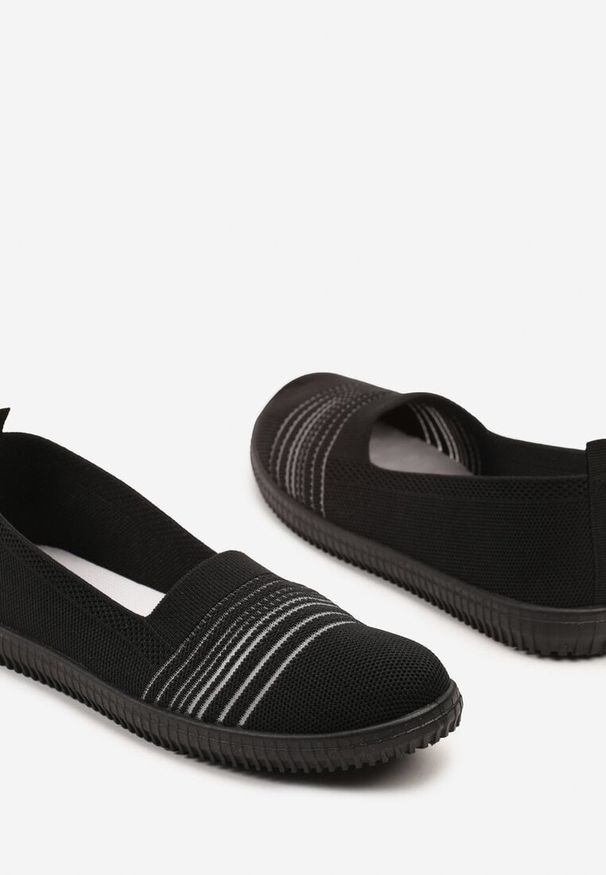 Born2be - Czarne Tenisówki z Ozdobnymi Paskami Loroti. Okazja: na co dzień. Zapięcie: pasek. Kolor: czarny. Materiał: jeans. Styl: casual, klasyczny