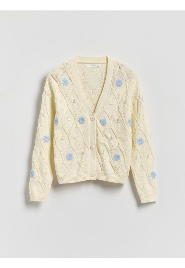 Reserved - Kardigan z kwiatową aplikacją - złamana biel. Materiał: dzianina, bawełna. Wzór: aplikacja, kwiaty