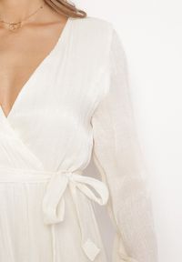 Born2be - Biała Rozkloszowana Sukienka Mini z Gumką w Pasie Gaiame. Kolor: biały. Materiał: materiał. Długość: mini #3