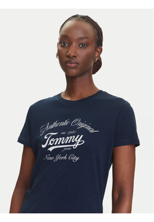Tommy Jeans T-Shirt Essential DW0DW21404 Granatowy Regular Fit. Kolor: niebieski. Materiał: bawełna