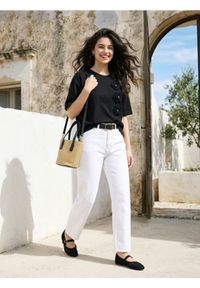 Sinsay - Jeansy mom fit comfort - biały. Kolor: biały #1