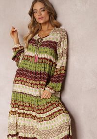 Renee - Zielono-Beżowa Rozkloszowana Sukienka Boho z Wiązaniem Przy Dekolcie Haema. Kolor: zielony. Sezon: lato, wiosna. Styl: boho. Długość: maxi #4