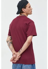 Primitive t-shirt bawełniany kolor bordowy z nadrukiem. Kolor: czerwony. Materiał: bawełna. Wzór: nadruk #2