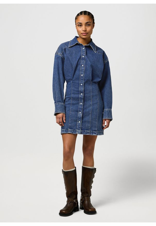 Wrangler - DAMSKA SUKIENKA JEANSOWA WRANGLER DARTED SKIRT DRESS SAPPHIRE TRACE 112370802. Materiał: jeans