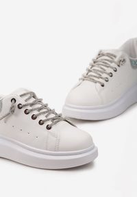 Born2be - Biało-Srebrne Sneakersy na Grubej Podeszwie ze Zdobieniem z Cyrkonii Ethea. Kolor: biały. Wzór: aplikacja #3